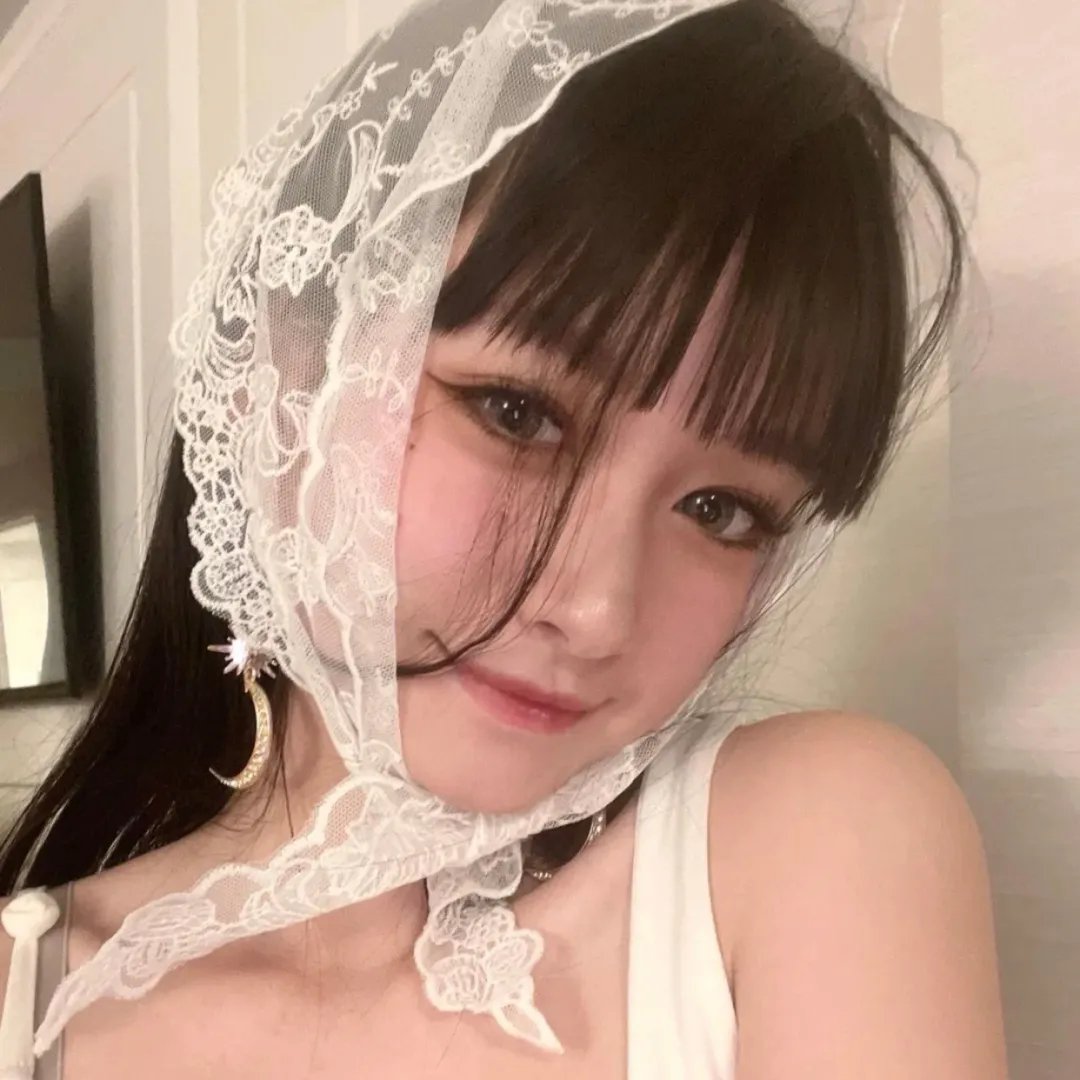 穿条纹衣的男孩